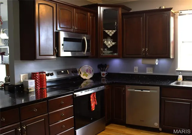 Photo 4 of Townhouse for sale at 7019 Heege Rd #A, Saint Louis, MO 63123 | MLS# MIS26045020 | Listing updated on 2026-07-20