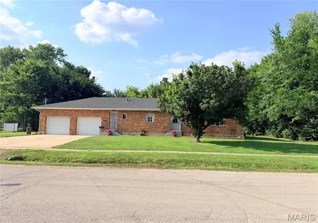 Photo 1 of Single family home for sale at 415 W Maple St, Mexico, MO 65265 | MLS# MIS26045024 | Listing updated on 2026-07-16