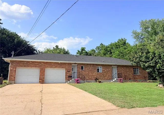 Photo 2 of Single family home for sale at 415 W Maple St, Mexico, MO 65265 | MLS# MIS26045024 | Listing updated on 2026-07-16