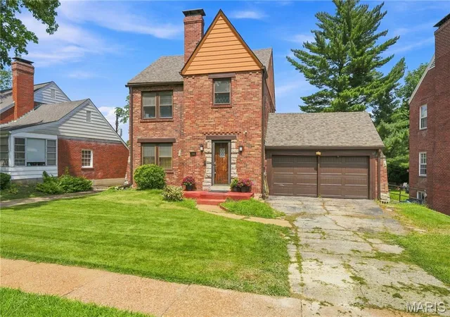 Photo 1 of Single family home for sale at 7405 Huntington Dr, Saint Louis, MO 63121 | MLS# MIS26045032 | Listing updated on 2026-08-21