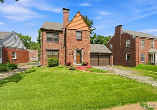 Photo 2 of Single family home for sale at 7405 Huntington Dr, Saint Louis, MO 63121 | MLS# MIS26045032 | Listing updated on 2026-08-21
