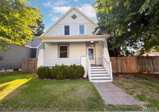 1st image of 415 N 4th St, Saint Charles, MO 63301 | MLS# MIS26045035