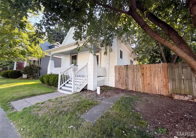 19th image of 415 N 4th St, Saint Charles, MO 63301 | MLS# MIS26045035