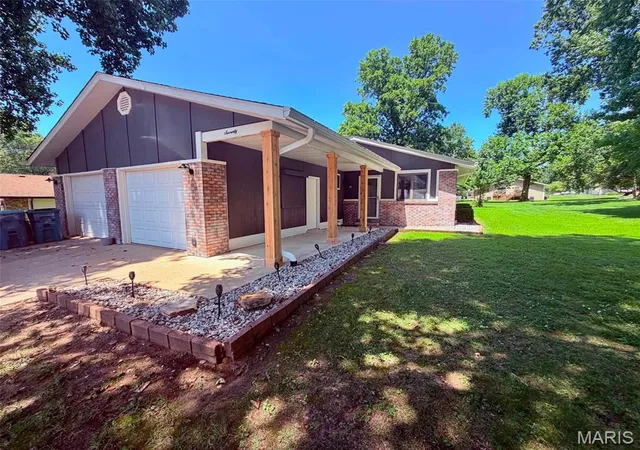 2nd image of 70 S Meadow Ln, Glen Carbon, IL 62034 | MLS# MIS26045057