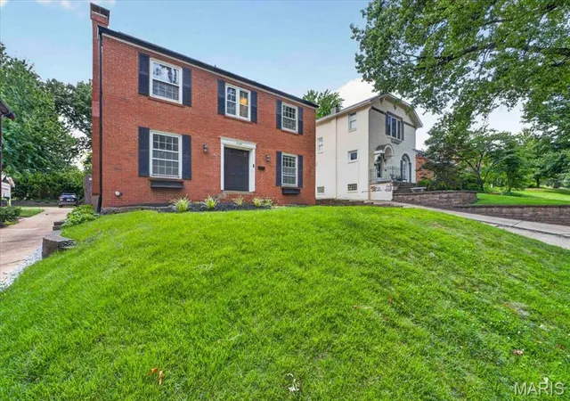 Photo 2 of Single family home for sale at 7324 Northmoor Dr, Saint Louis, MO 63105 | MLS# MIS26045070 | Listing updated on 2026-09-14