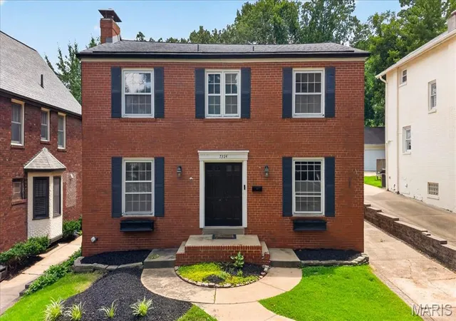 Photo 3 of Single family home for sale at 7324 Northmoor Dr, Saint Louis, MO 63105 | MLS# MIS26045070 | Listing updated on 2026-09-14