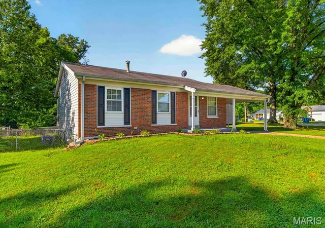Photo 2 of Single family home for sale at 7416 Foxmont Dr, Hazelwood, MO 63042 | MLS# MIS26045078 | Listing updated on 2026-10-07