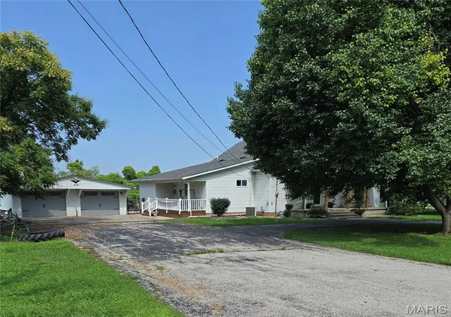 4th image of 419 Old Rock Rd, Granite City, IL 62040 | MLS# MIS26045086