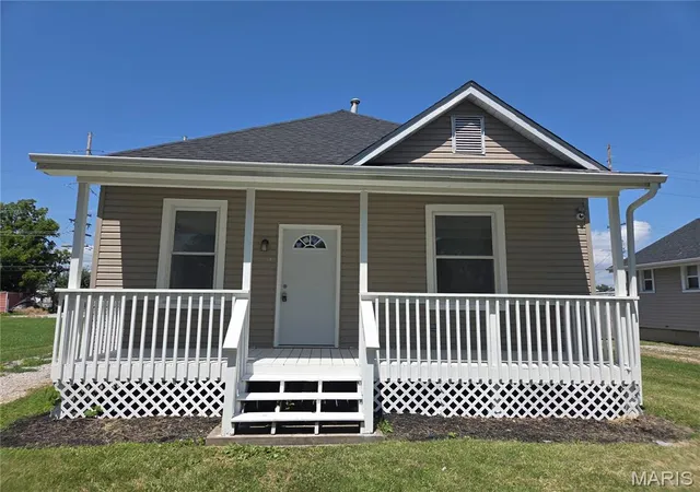 Photo 2 of Single family home for sale at 617 N 2Nd St, Dupo, IL 62239 | MLS# MIS26045095 | Listing updated on 2026-09-02