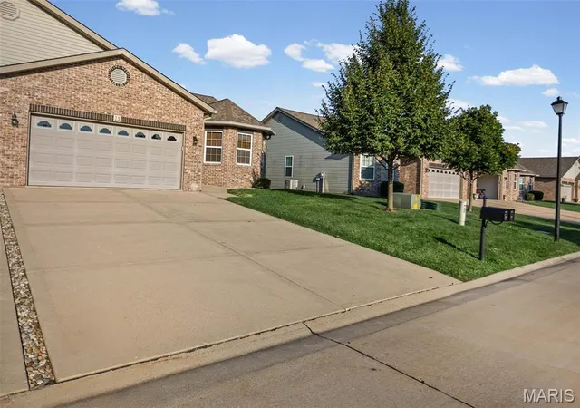 Homes for sale in Bethalto, IL | 23 Klein Dr, Bethalto, IL 62010 | MLS# MIS26045096