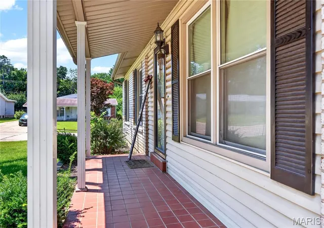 Photo 3 of Single family home for sale at 1496 El Camino Dr, Florissant, MO 63031 | MLS# MIS26045100 | Listing updated on 2026-07-19