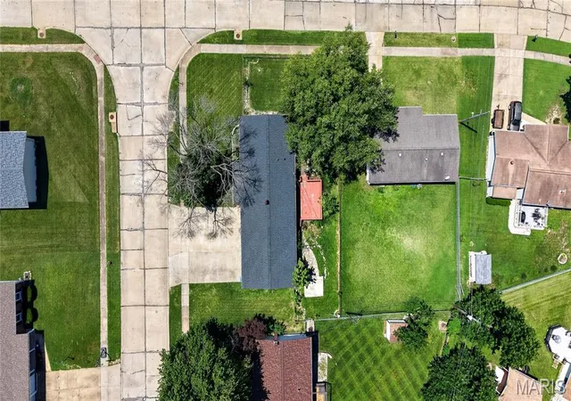 Photo 4 of Single family home for sale at 1496 El Camino Dr, Florissant, MO 63031 | MLS# MIS26045100 | Listing updated on 2026-07-19