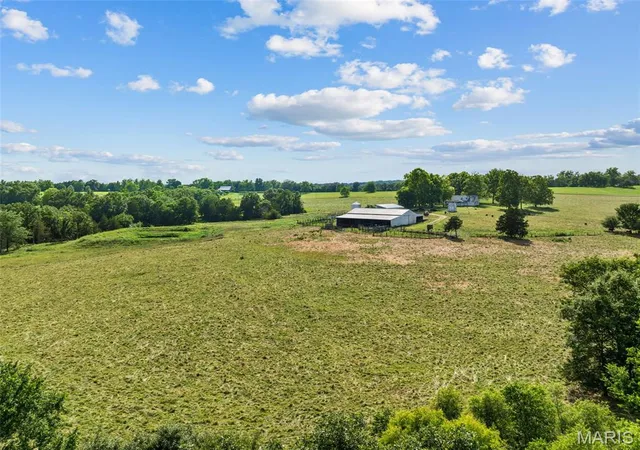 4th image of 3810 Sunny Rd, Washington, MO 63090 | MLS# MIS26045101