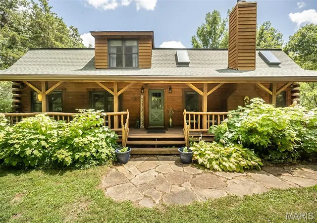 Photo 2 of Single family home for sale at 8 Whippoorwill Ct, Defiance, MO 63341 | MLS# MIS26045108 | Listing updated on 2026-09-04