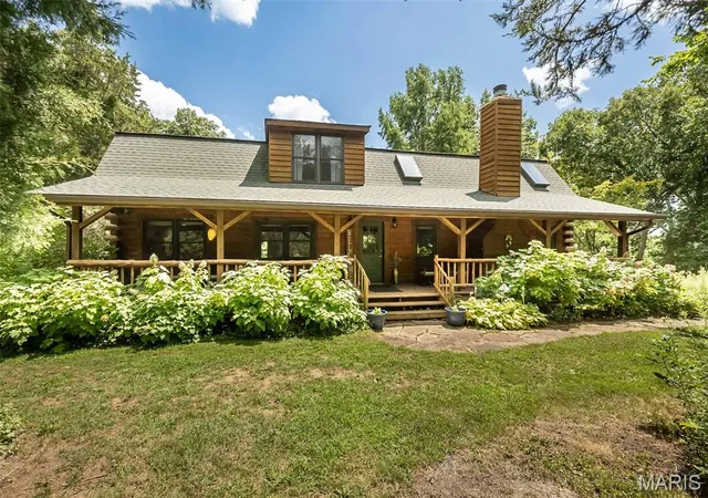Single family home for sale at 8 Whippoorwill Ct, Defiance, MO 63341 | MLS# MIS26045108
