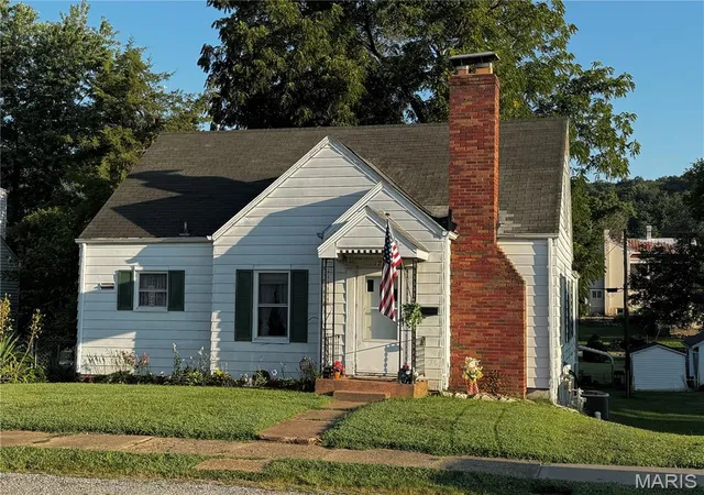 Photo 1 of Single family home for sale at 1211 N Carolina St, Louisiana, MO 63353 | MLS# MIS26045118 | Listing updated on 2026-08-26
