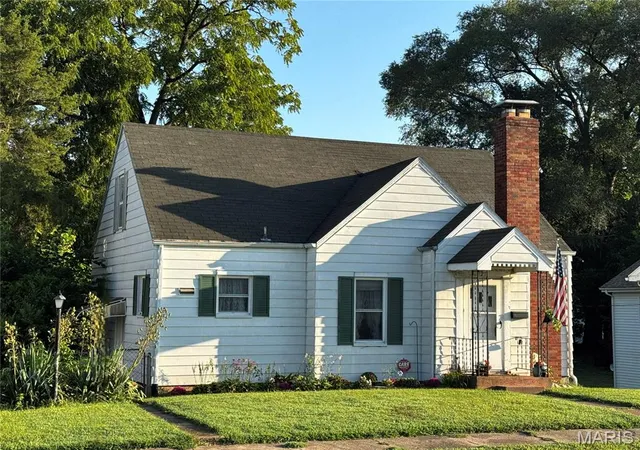 Photo 2 of Single family home for sale at 1211 N Carolina St, Louisiana, MO 63353 | MLS# MIS26045118 | Listing updated on 2026-08-26