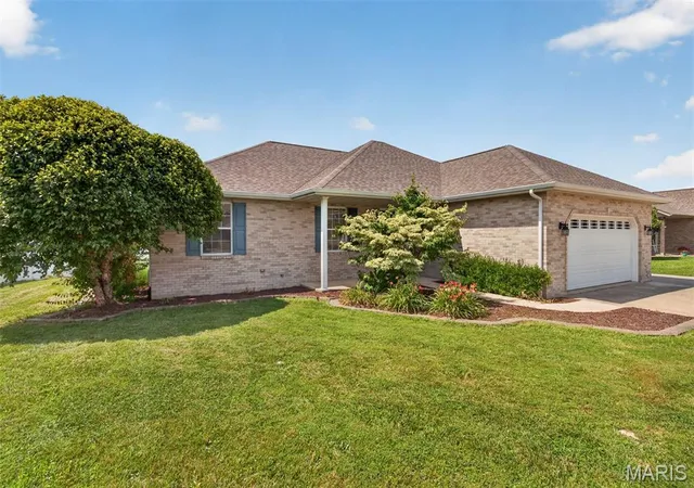Photo 1 of Single family home for sale at 70 Bridgewater Ln, Highland, IL 62249 | MLS# MIS26045122 | Listing updated on 2026-08-31