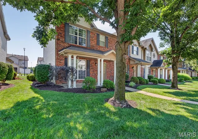 Photo 3 of Townhouse for sale at 916 Carpathian Dr, Lake Saint Louis, MO 63367 | MLS# MIS26045133 | Listing updated on 2026-09-03