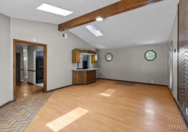 Photo 4 of Single family home for sale at 12 Country Ln, Florissant, MO 63033 | MLS# MIS26045139 | Listing updated on 2026-10-19