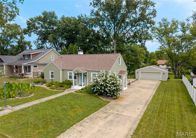 Photo 1 of Single family home for sale at 226 Circle Dr, Edwardsville, IL 62025 | MLS# MIS26045154 | Listing updated on 2026-09-05