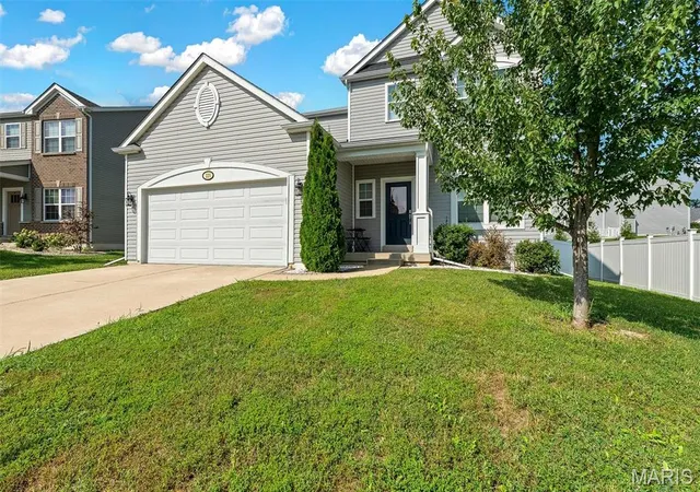 Photo 3 of Single family home for sale at 225 Thorn Brook Dr, O Fallon, MO 63366 | MLS# MIS26045179 | Listing updated on 2026-09-14