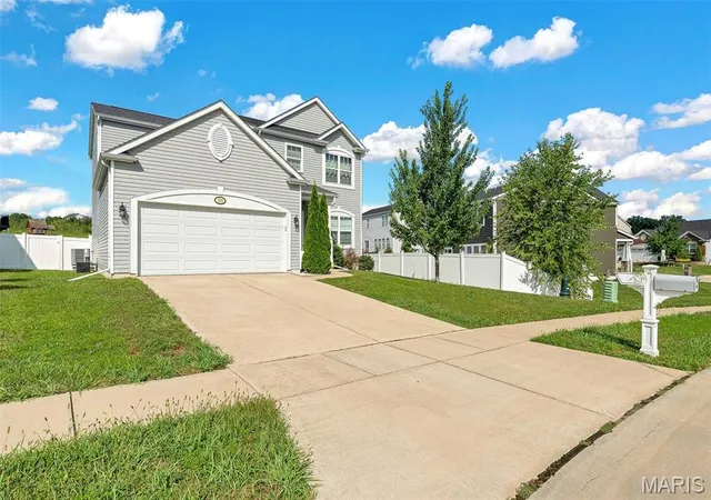 Photo 3 of Single family home for sale at 225 Thorn Brook Dr, O Fallon, MO 63366 | MLS# MIS26045179 | Listing updated on 2026-09-14