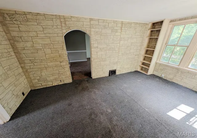 Photo 3 of Sale Pending at 612 S 6th St, Belleville, IL 62220 | MLS# MIS26045180 | Listing updated on 2026-10-08