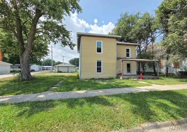 Photo 3 of Single family home for sale at 256 N Jefferson St, Kahoka, MO 63445 | MLS# MIS26045184 | Listing updated on 2026-07-30