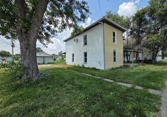 Photo 3 of Single family home for sale at 256 N Jefferson St, Kahoka, MO 63445 | MLS# MIS26045184 | Listing updated on 2026-07-30