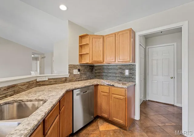 Photo 3 of Sale Pending at 907 Sherwood Dr, Warrenton, MO 63383 | MLS# MIS26045196 | Listing updated on 2026-09-07