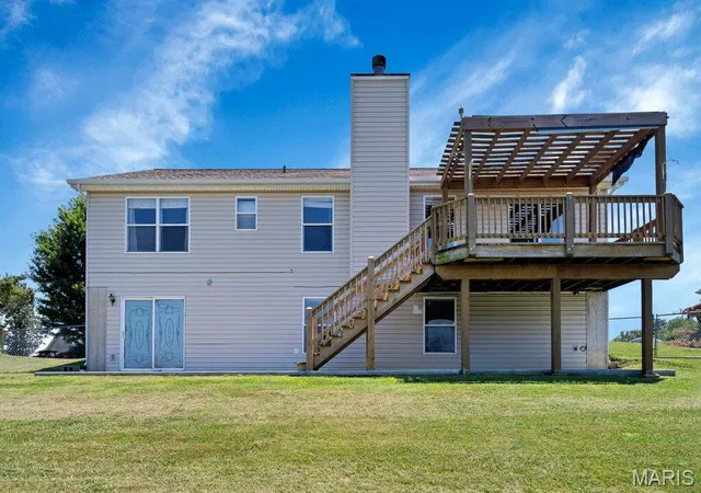 Photo 4 of Sale Pending at 907 Sherwood Dr, Warrenton, MO 63383 | MLS# MIS26045196 | Listing updated on 2026-09-07