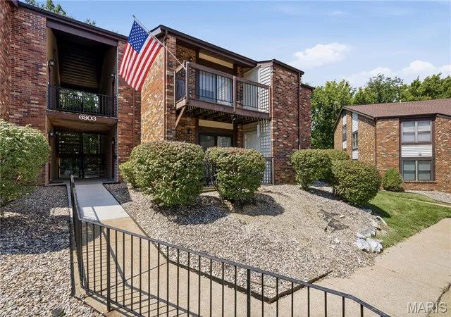 Condo for sale at 6803 Cottage Grove Ln #F, Oakville, MO 63129 | MLS# MIS26045199