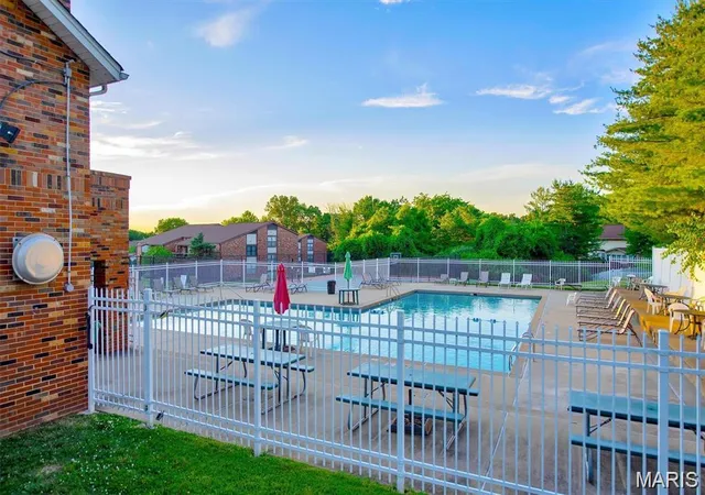 Listing Photo 4 - Condo for sale in building located at 6803 Cottage Grv Ln, St. Louis, MO 63129 - Unit #F