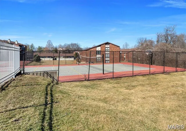 Listing Photo 5 - Condo for sale in building located at 6803 Cottage Grv Ln, St. Louis, MO 63129 - Unit #F