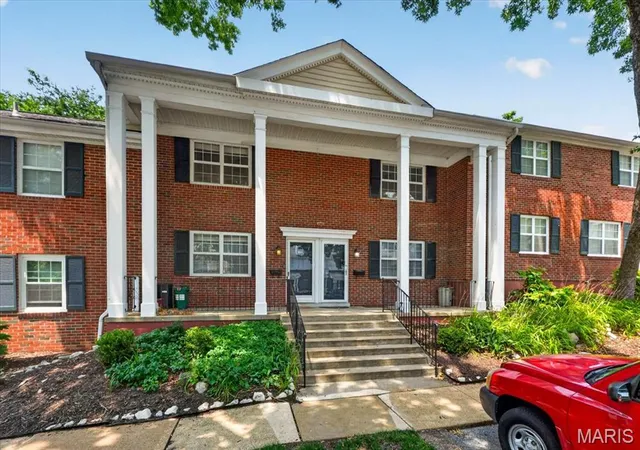 1st image of 1663 E Swan Cir, Saint Louis, MO 63144 | MLS# MIS26045200