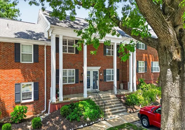 2nd image of 1663 E Swan Cir, Saint Louis, MO 63144 | MLS# MIS26045200