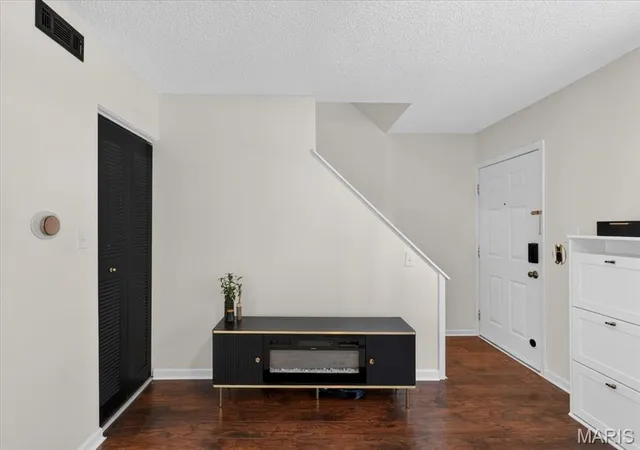 3rd image of 1663 E Swan Cir, Saint Louis, MO 63144 | MLS# MIS26045200