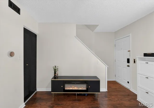 4th image of 1663 E Swan Cir, Saint Louis, MO 63144 | MLS# MIS26045200