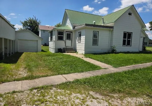 Photo 3 of Single family home for sale at 113 E Cleveland St, Monroe City, MO 63456 | MLS# MIS26045201 | Listing updated on 2026-08-24