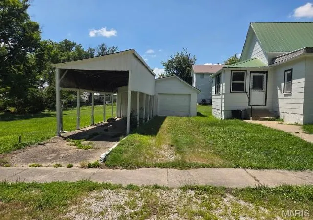 Photo 4 of Single family home for sale at 113 E Cleveland St, Monroe City, MO 63456 | MLS# MIS26045201 | Listing updated on 2026-08-24