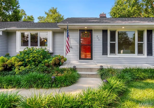 2nd image of 200 Brookside Ln, Ballwin, MO 63021 | MLS# MIS26045205