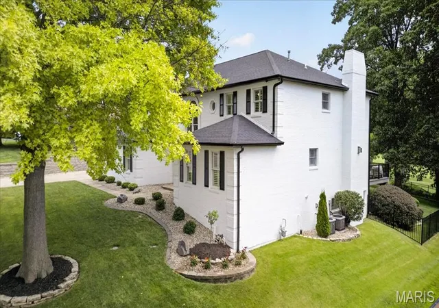 Photo 3 of Single family home for sale at 210 S Fairway Dr, Belleville, IL 62223 | MLS# MIS26045213 | Listing updated on 2026-09-04