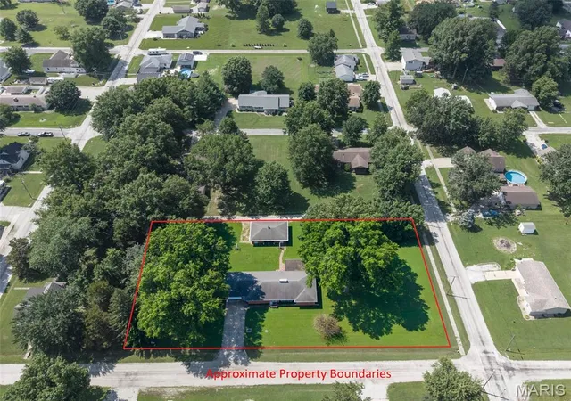 Photo 2 of Single family home for sale at 606 E 2nd South St, Mount Olive, IL 62069 | MLS# MIS26045223 | Listing updated on 2026-09-23