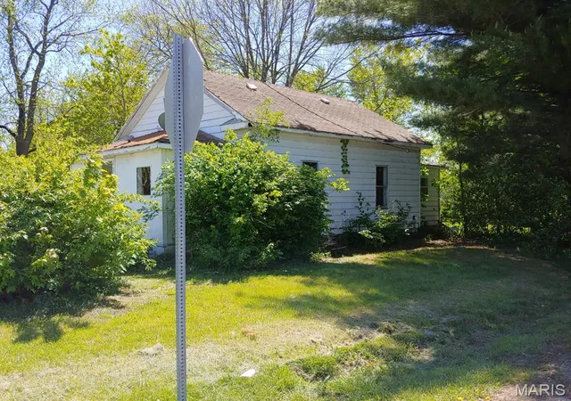 4th image of 527 Porter Ave, White Hall, IL 62092 | MLS# MIS26045229