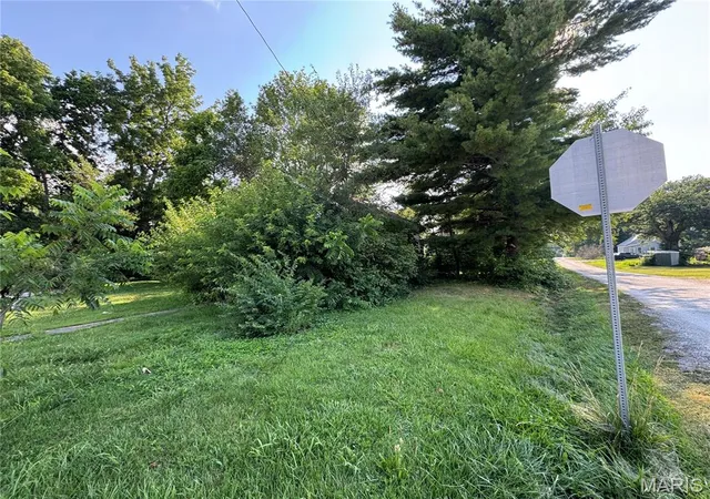 5th image of 527 Porter Ave, White Hall, IL 62092 | MLS# MIS26045229