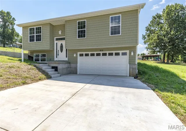 2nd image of 812 Kennett St, De Soto, MO 63020 | MLS# MIS26045259