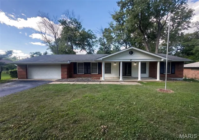 Photo 1 of Single family home for sale at 27 Nob Hl Dr, Saint Louis, MO 63138 | MLS# MIS26045270 | Listing updated on 2026-09-02