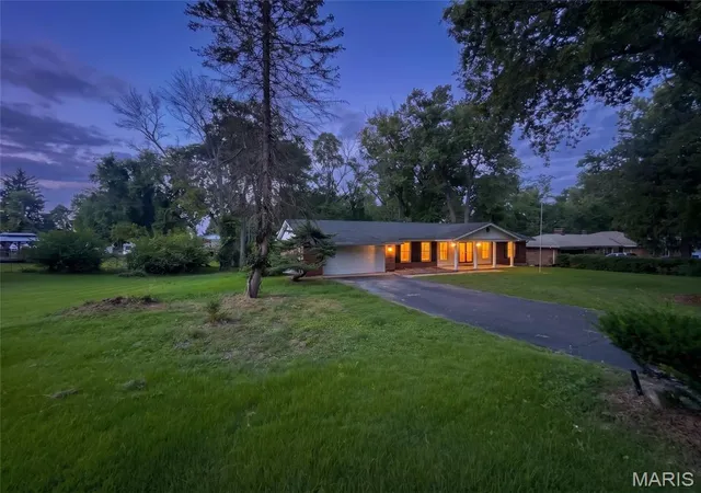 Photo 4 of Single family home for sale at 27 Nob Hl Dr, Saint Louis, MO 63138 | MLS# MIS26045270 | Listing updated on 2026-09-02
