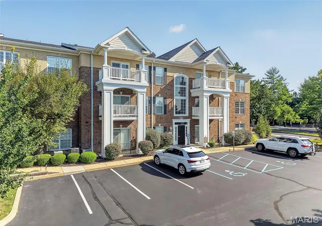 Photo 3 of Condo for sale at 13101 Mill Crossing Ct #201, Creve Coeur, MO 63141 | MLS# MIS26045277 | Listing updated on 2026-09-02